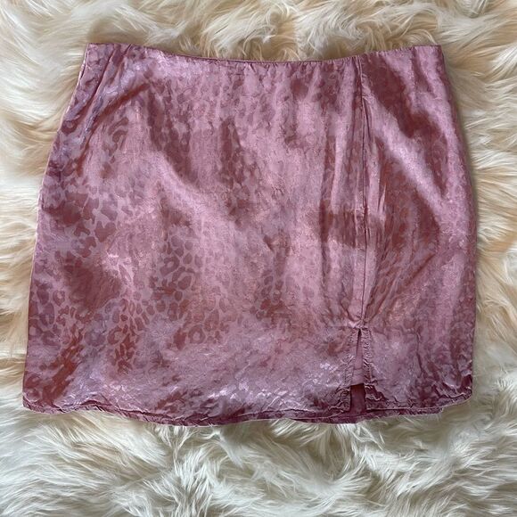 Blue Blush Purple Leopard Satin Mini Skirt || SZ L - Picture 3 of 13
